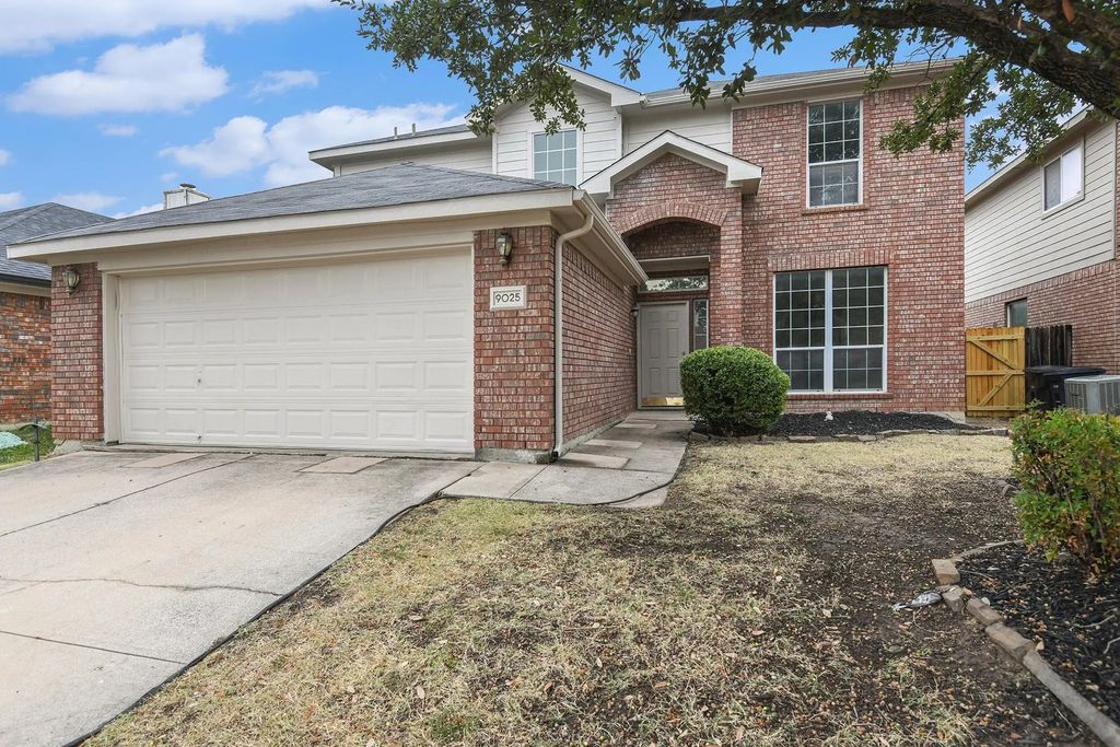 9025 Winding River Drive, Fort Worth