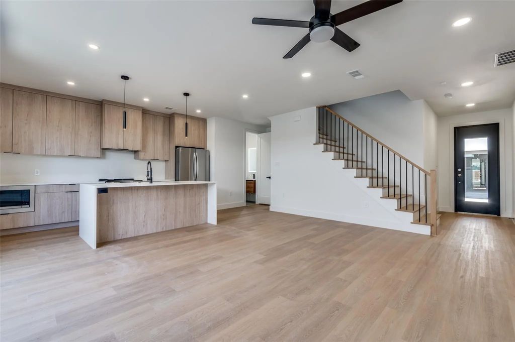 7305 Flyers Way, Dallas
