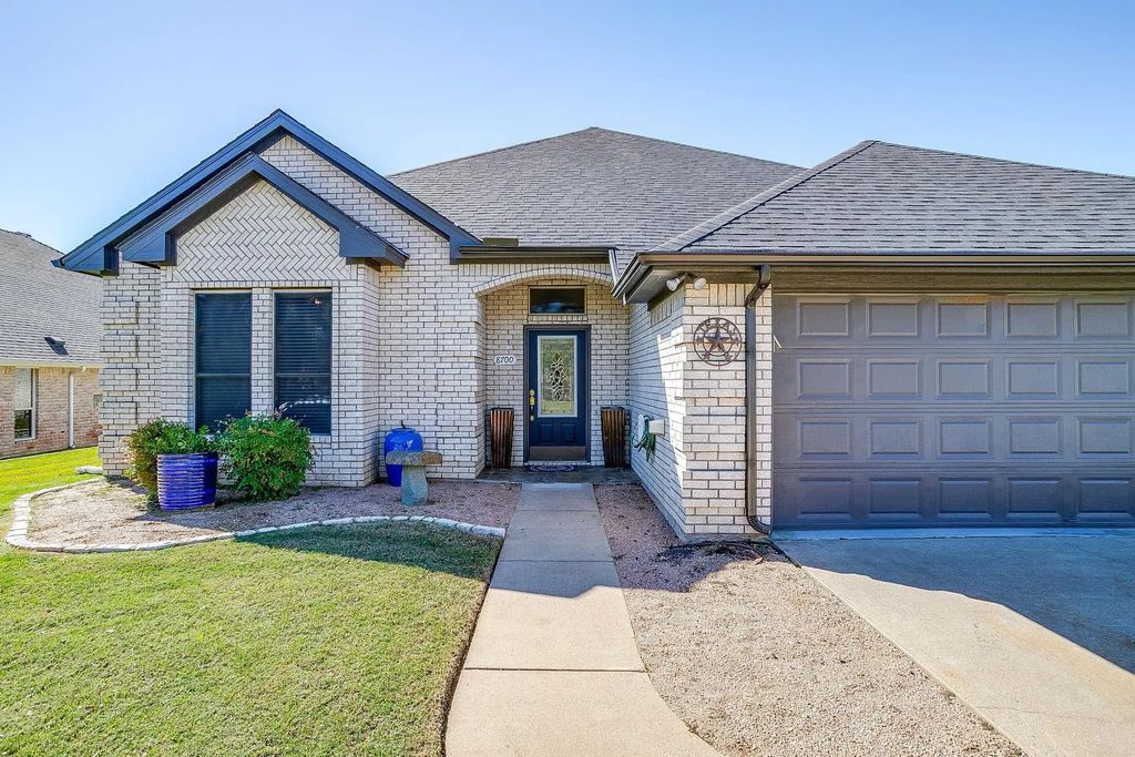 8700 Bellechase Road, Granbury