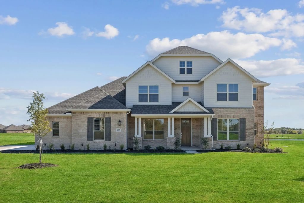 137 Swan Lake Drive, Waxahachie