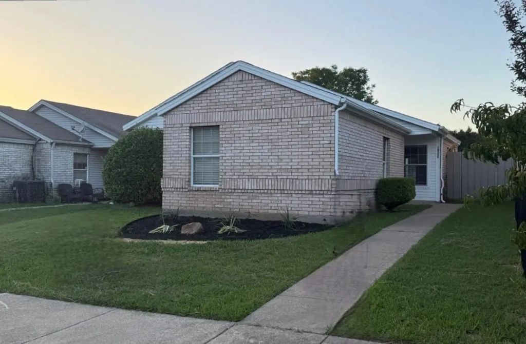 10255 Carolina Oaks Drive, Dallas