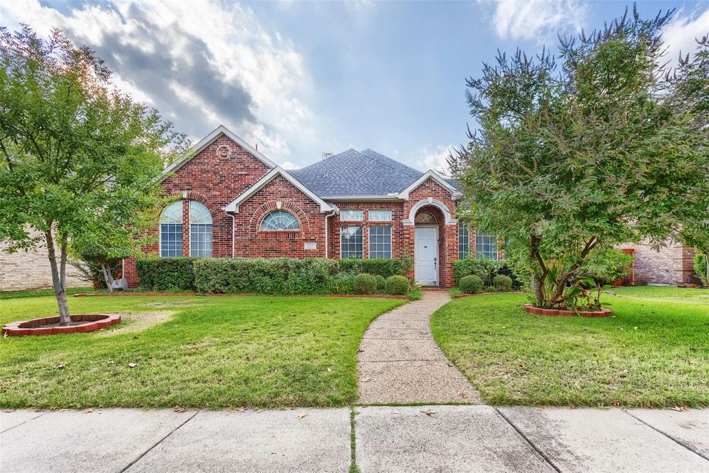 7813 Roaring Ridge Drive, Plano