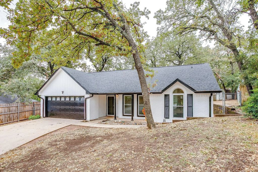 155 Ann Court, Azle