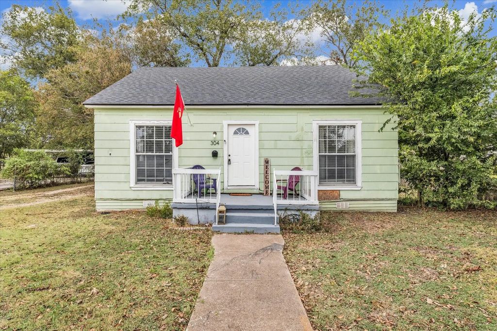 304 N Lumpkin Street, Mart