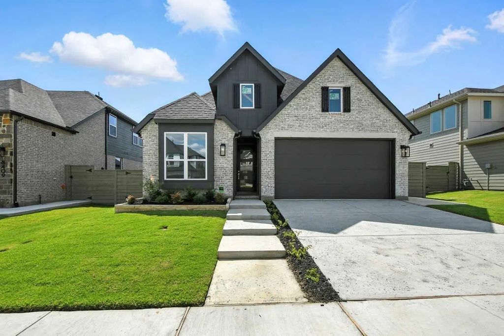 8409 Peach Street, Justin