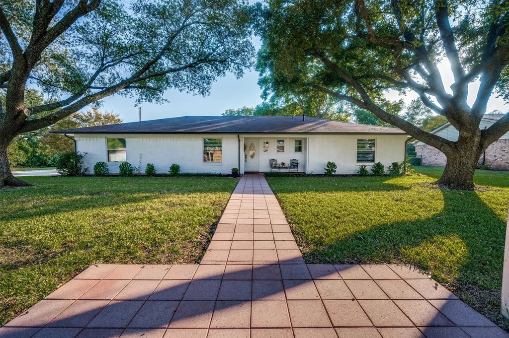 810 Darnell Avenue, Benbrook