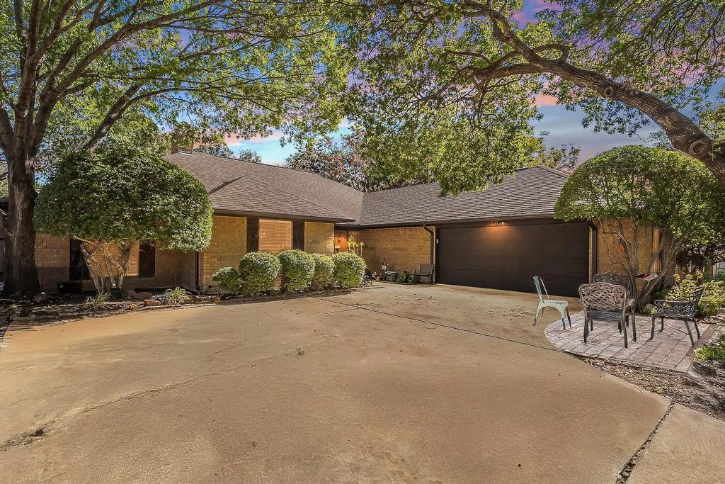 5004 Lake View Circle, North Richland Hills