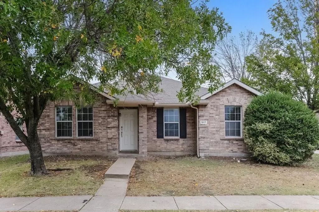 1917 Indian Lilac Drive, Lancaster