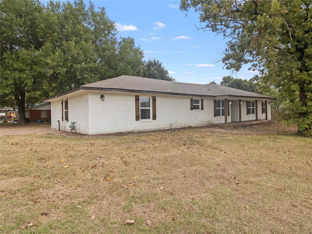 736 Bluebonnet Street, Mexia