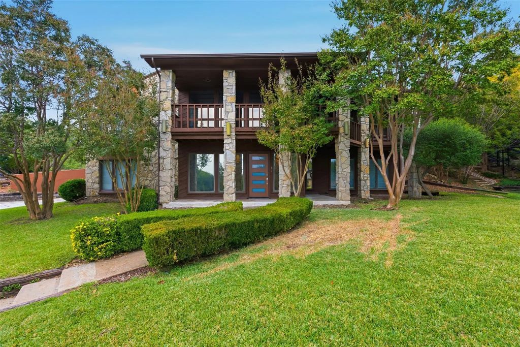 317 Chandler Lake Court, Fort Worth