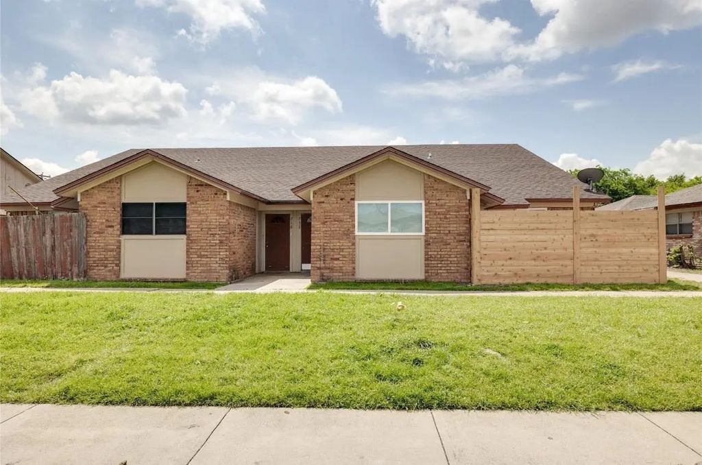 716 E Pecan Street 716-722, Hurst