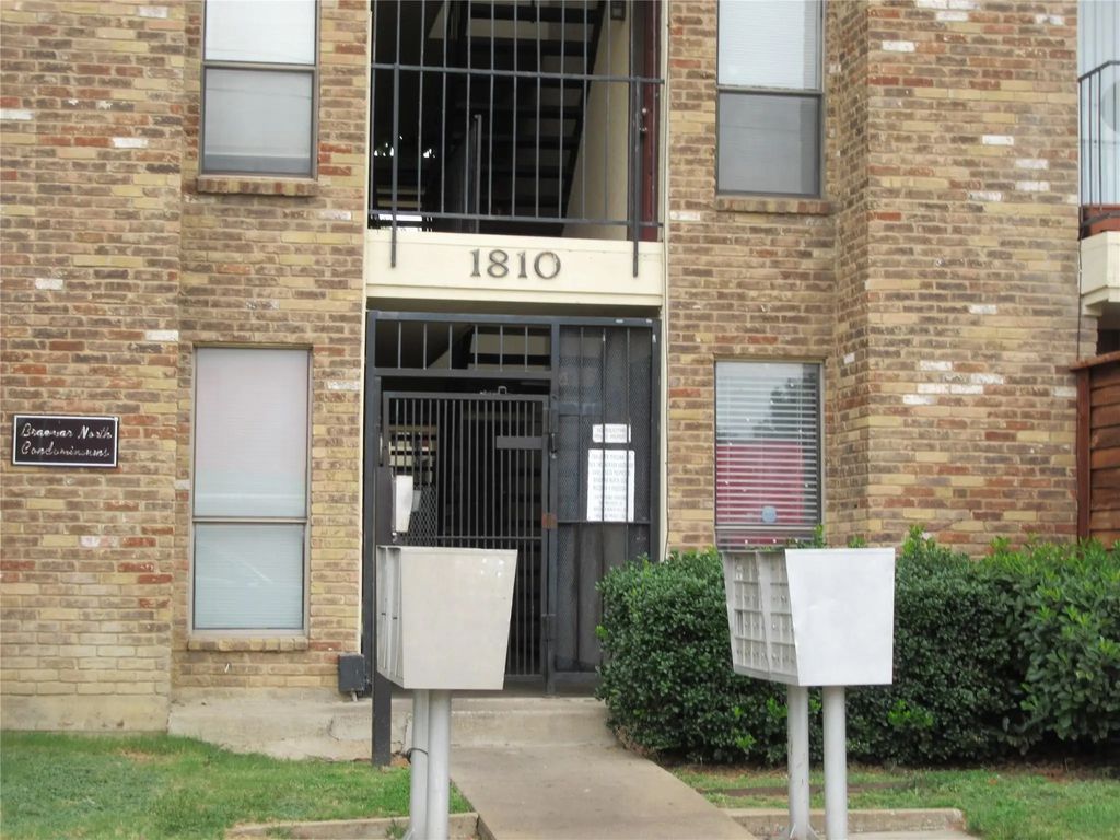 1810 N Garrett Avenue 106, Dallas