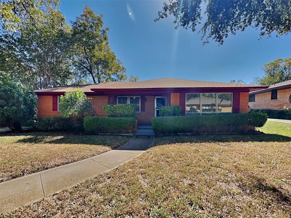 836 Misty Glen Lane, Dallas