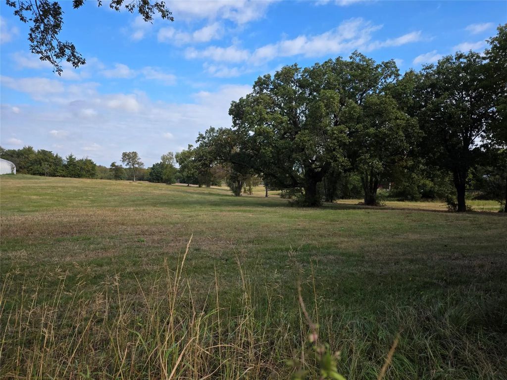 3830 County Road 4040, Whitewright