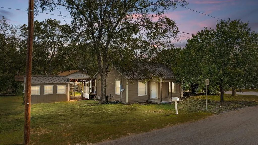 695 S Lillian Street, Stephenville