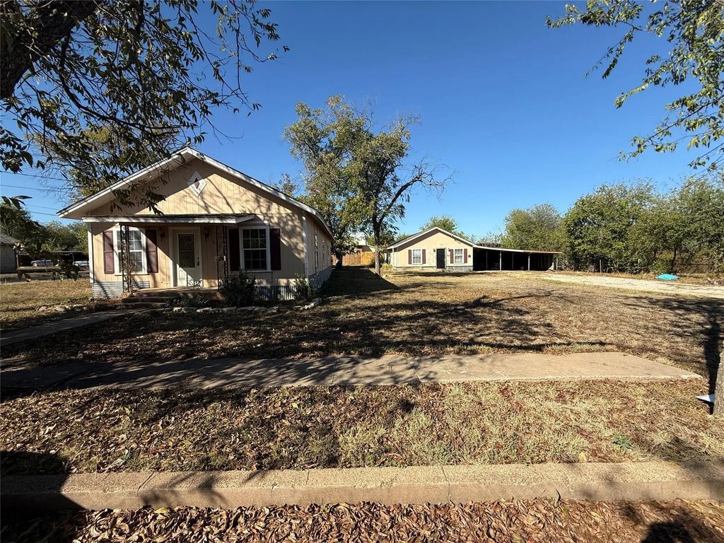 1814 S Neches Street 1816, Coleman
