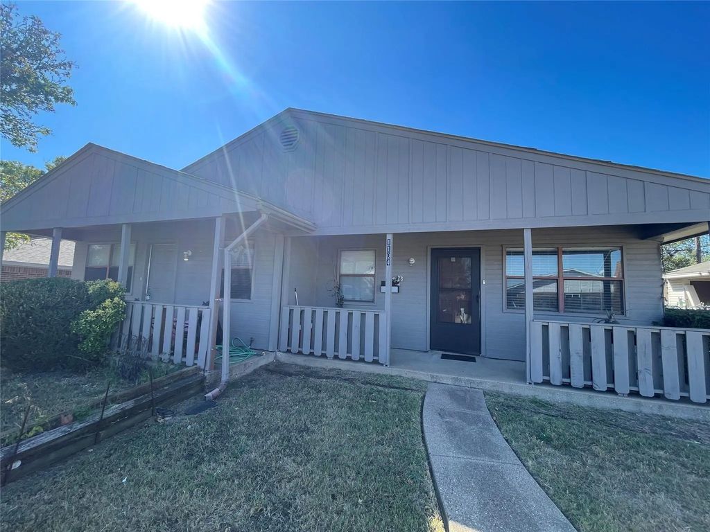 1104 Suburban Drive 1106, Cedar Hill