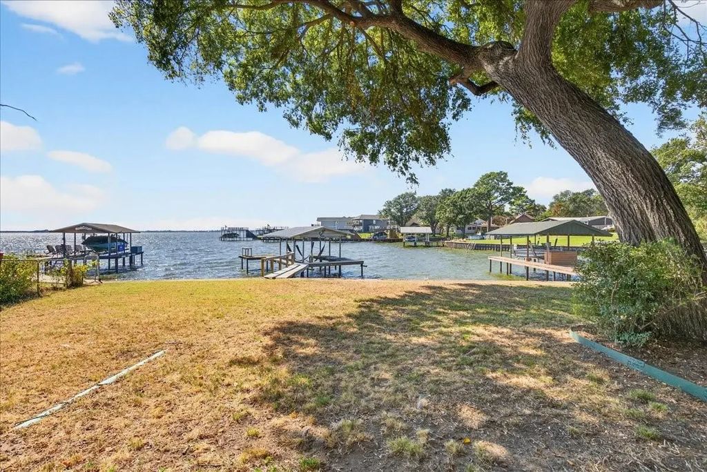 242 Palisade Loop, Mabank