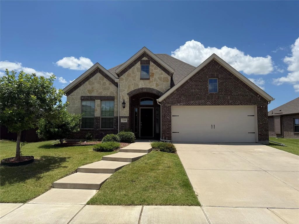 210 Jacaranda Drive, Royse City