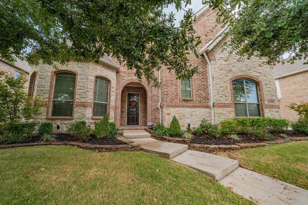 668 Featherstone Drive, Rockwall