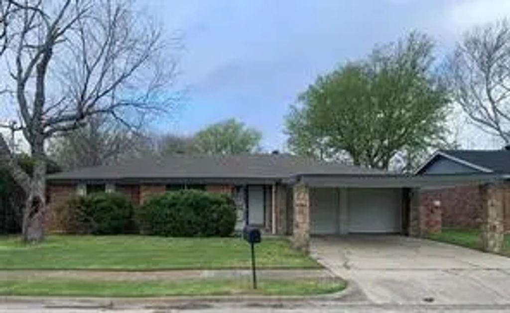 6933 Bennington Drive, Watauga