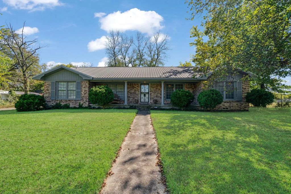 1200 W Main Street, Clarksville