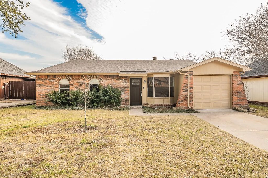 5232 Dunson Drive, Haltom City