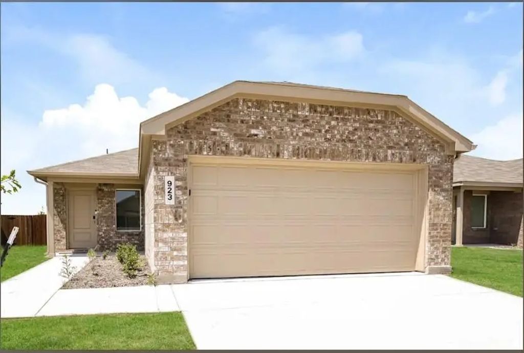 923 Carrick Drive, Ennis