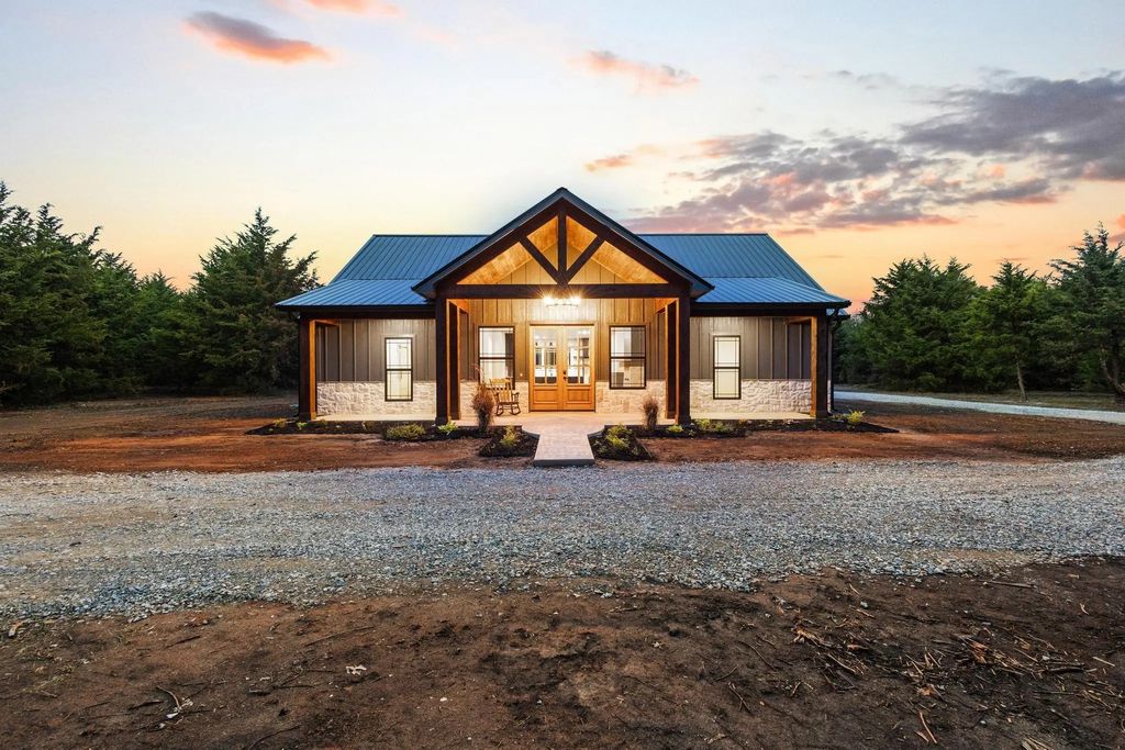 462 County Road 4165, Bonham