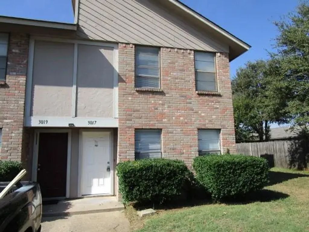 3017 W Sycamore Circle 3017, Euless