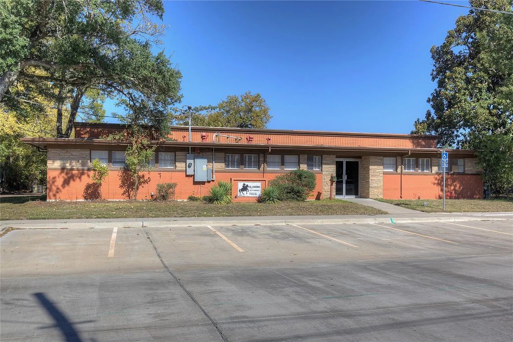 217 College Street, Sulphur Springs