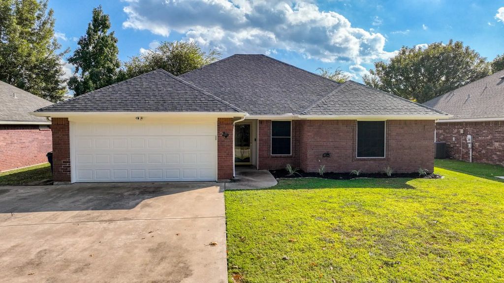721 Lisa Street, Burleson