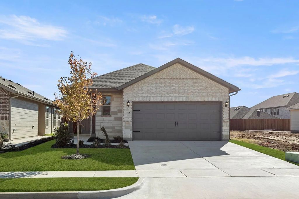 1713 Meadow Crest Drive, Aubrey