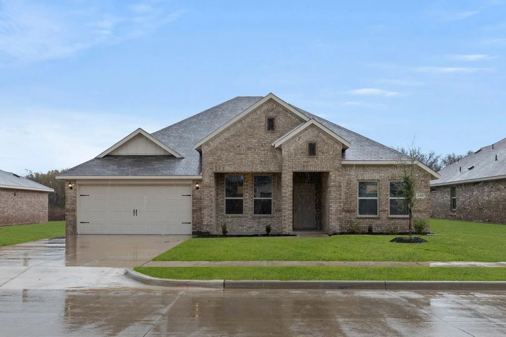 2609 Streamside Drive, Burleson