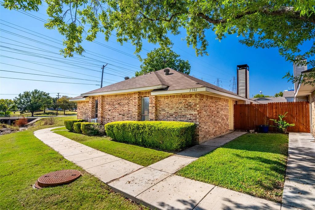 2302 Carol Good Lane, Carrollton