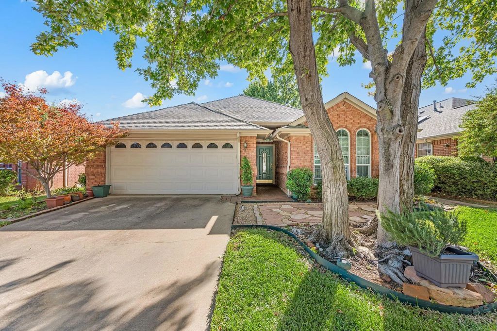 2220 Tiffany Glenn Court, Bedford