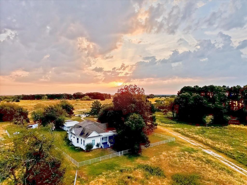 1710 Fm 667, Purdon