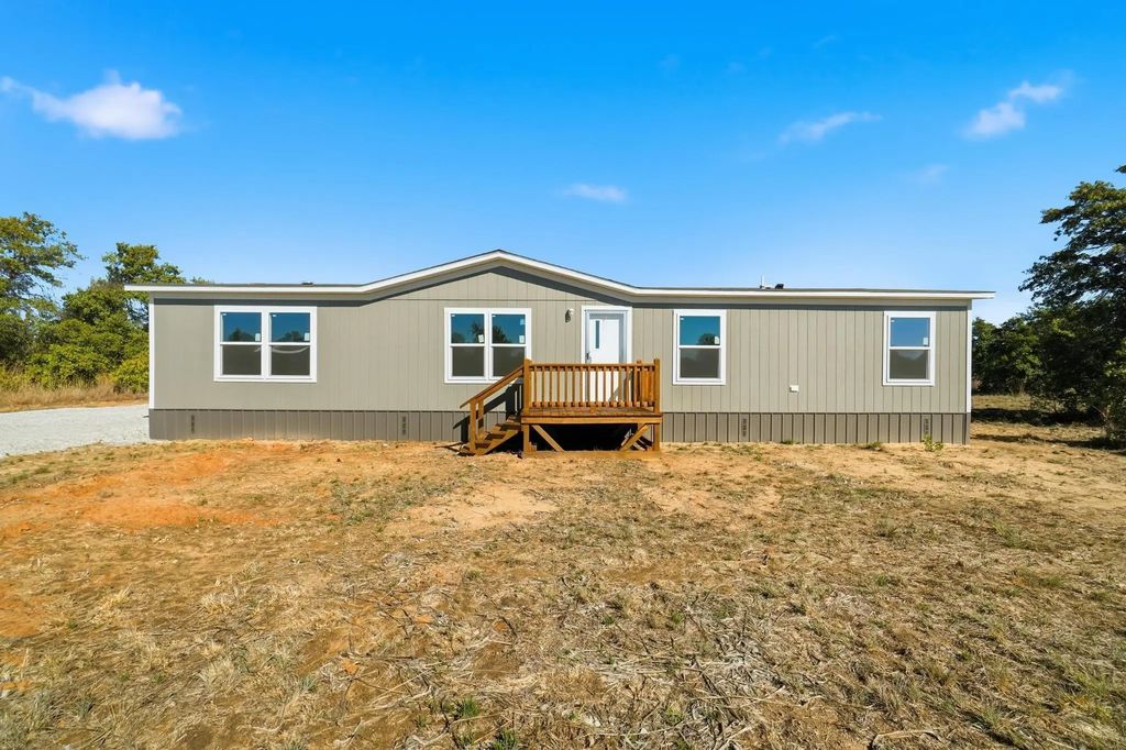 2557 Live Oak Trail, Clyde