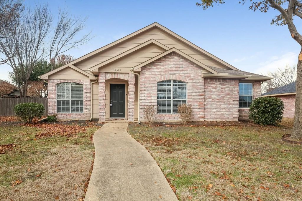 8209 Quail Glenn Court, Rowlett
