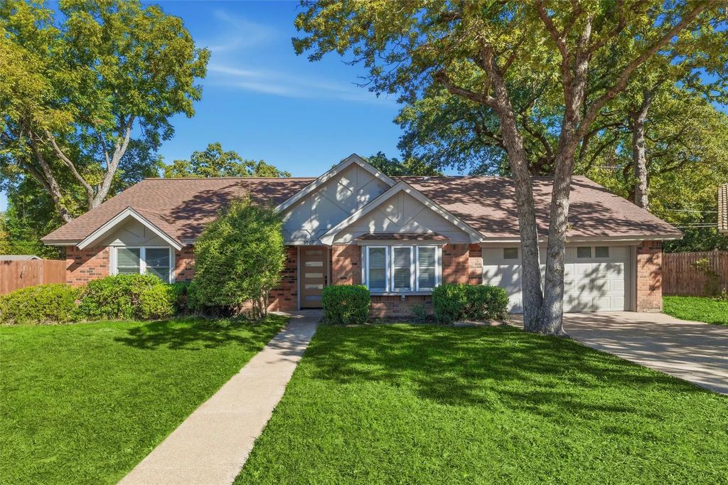 3909 Rustic Forest Trail, Arlington