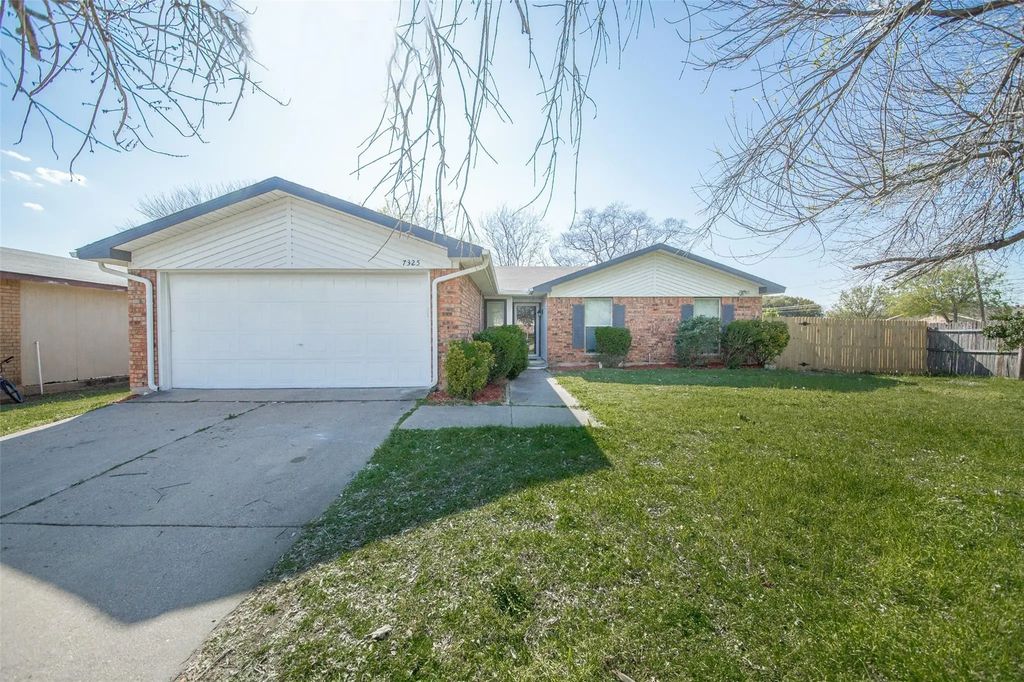 7325 Catbrier Court, Fort Worth