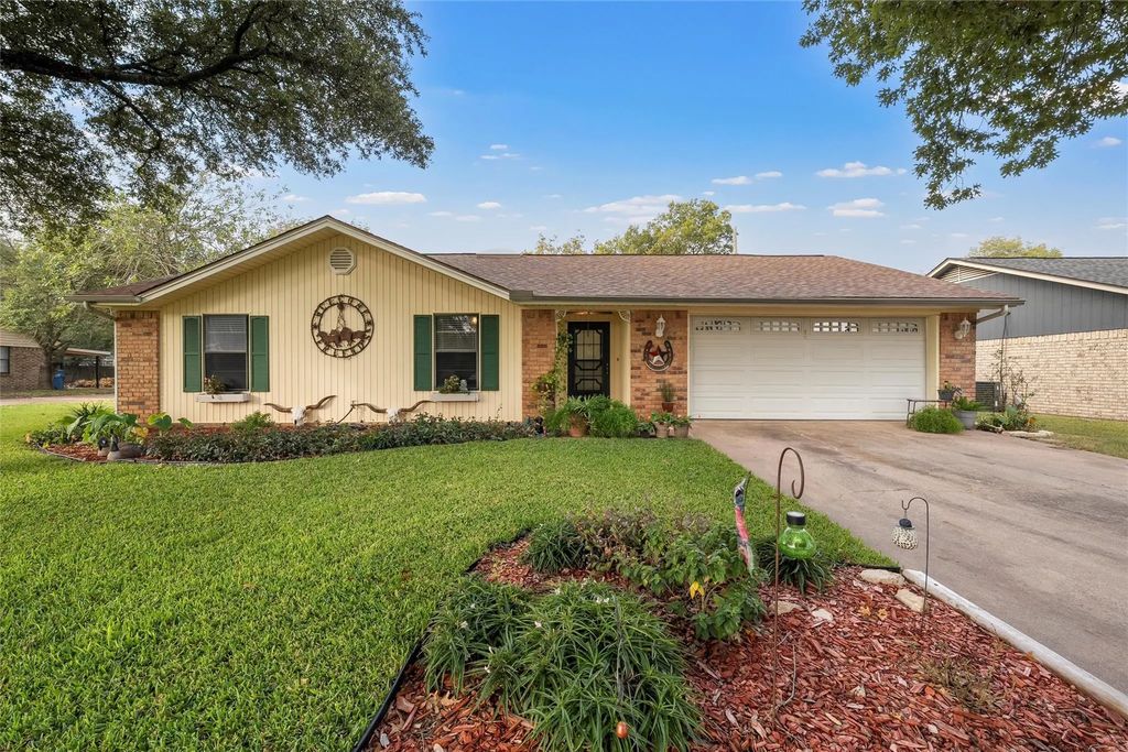221 Crockett Lane, Hewitt