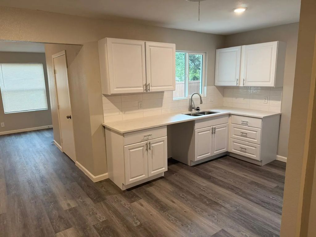 925 Bluewood Drive, Dallas
