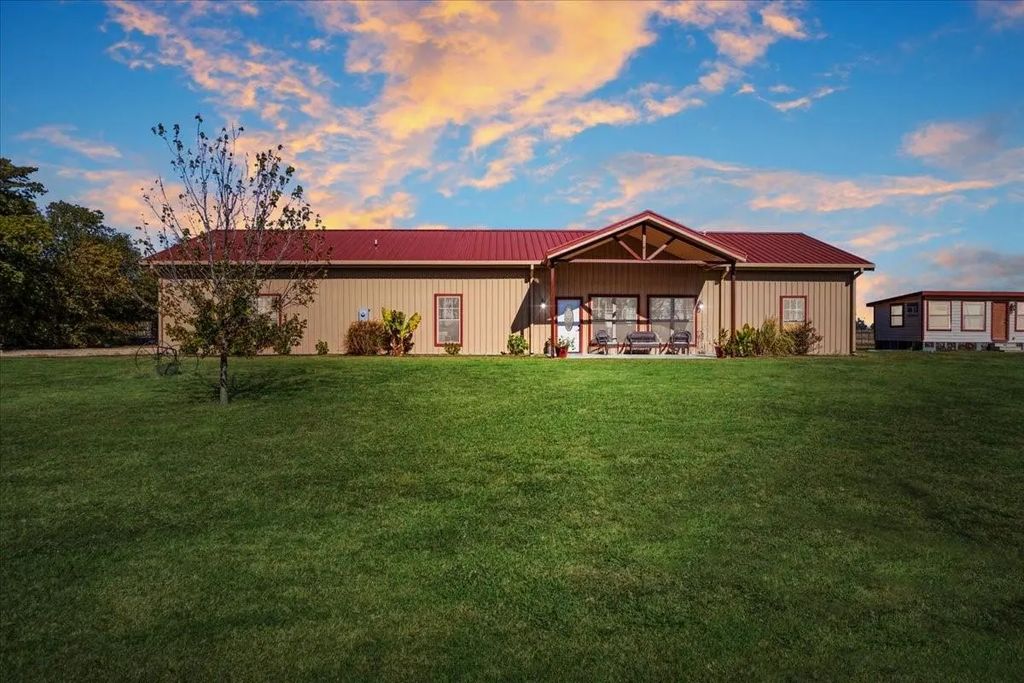 2590 County Road 2825, Honey Grove