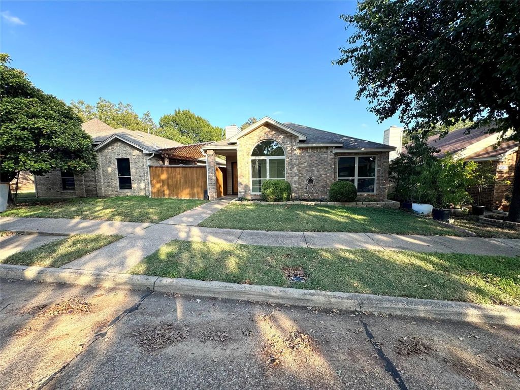 252 Lydia Circle, Irving