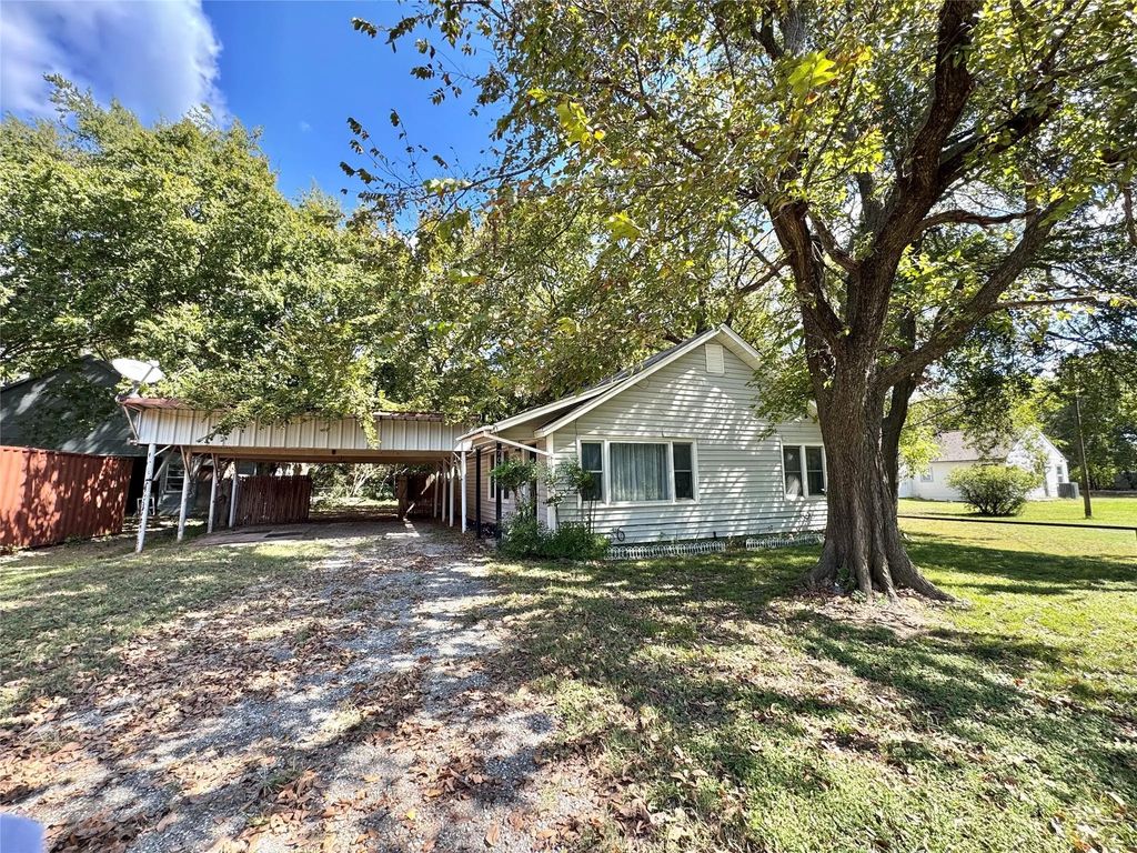 709 S Meigs Street, Saint Jo
