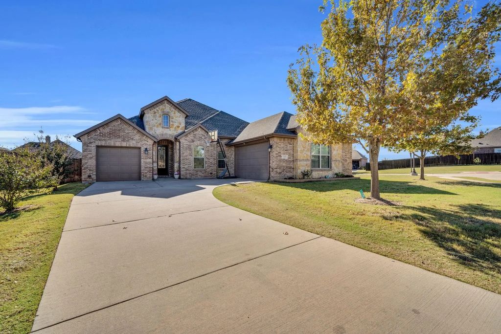 7202 Lone Star Way, Midlothian