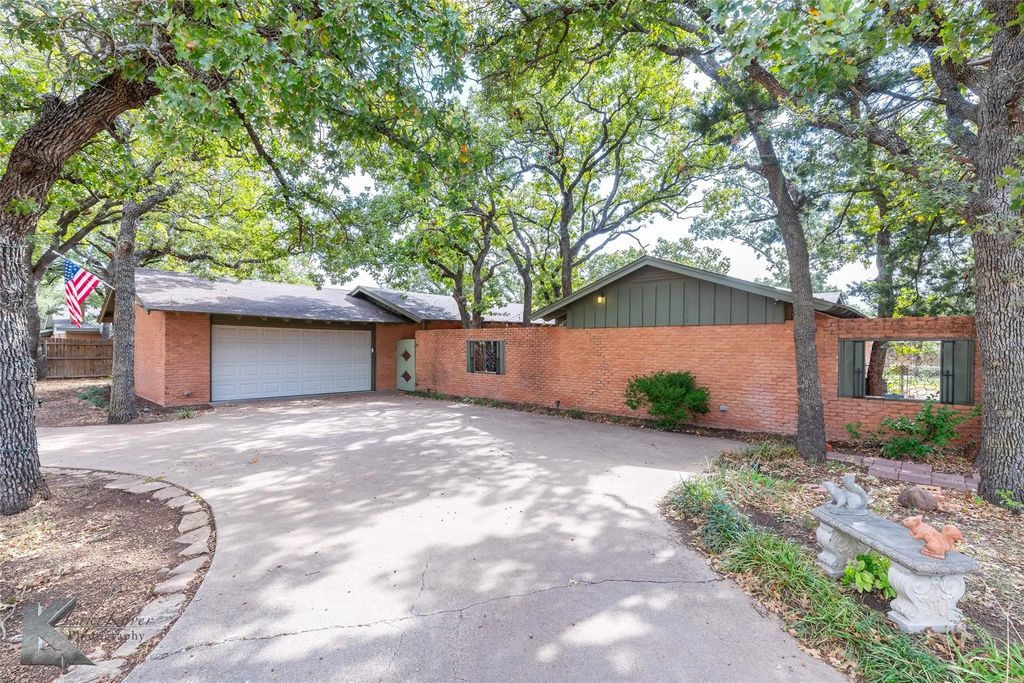 2509 Castle Drive, Clyde