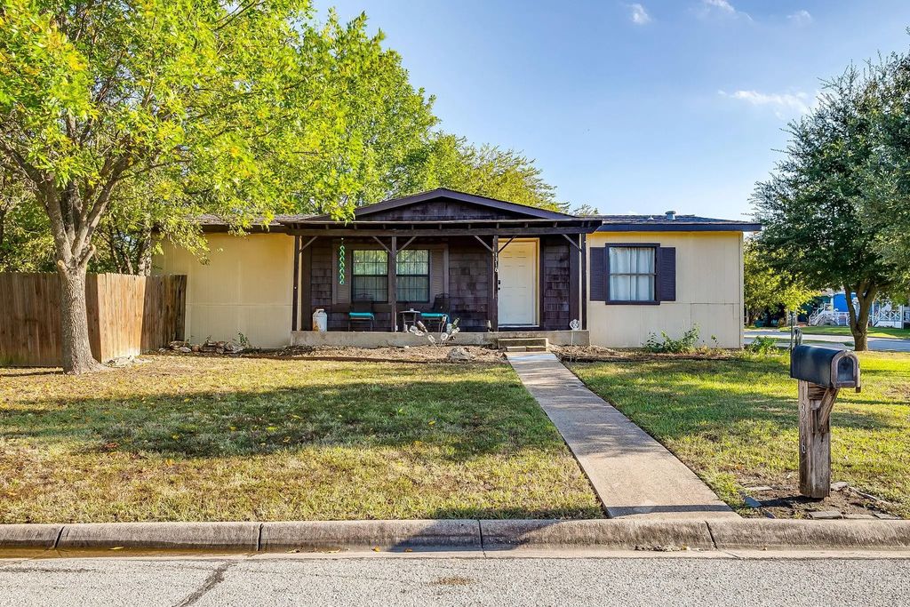 1316 Wood Drive, Mansfield