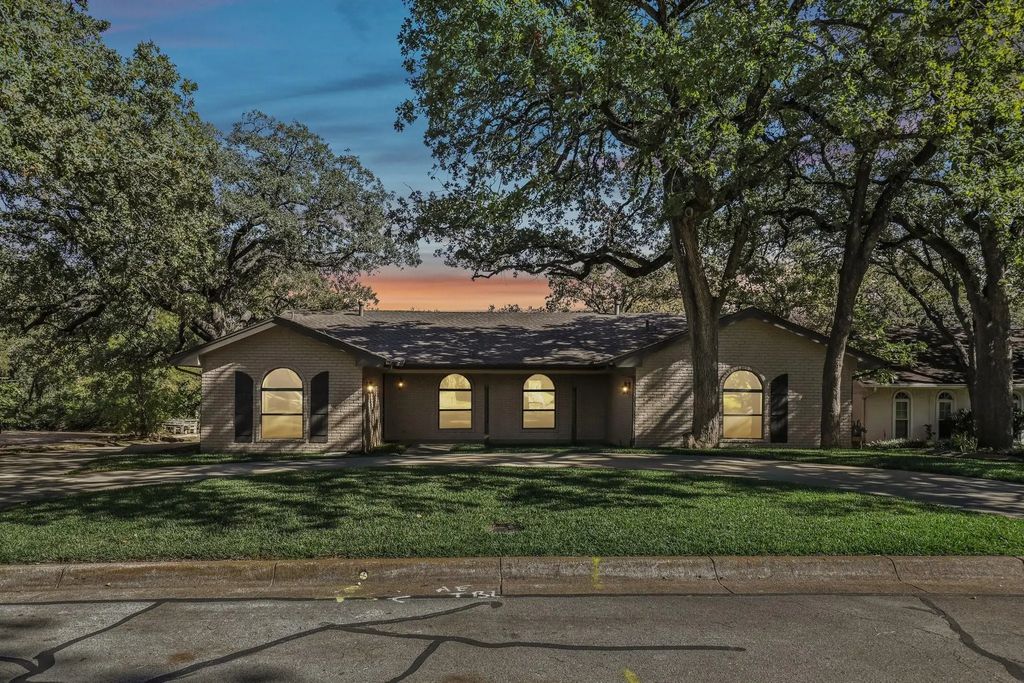 2319 Brookside Drive, Arlington